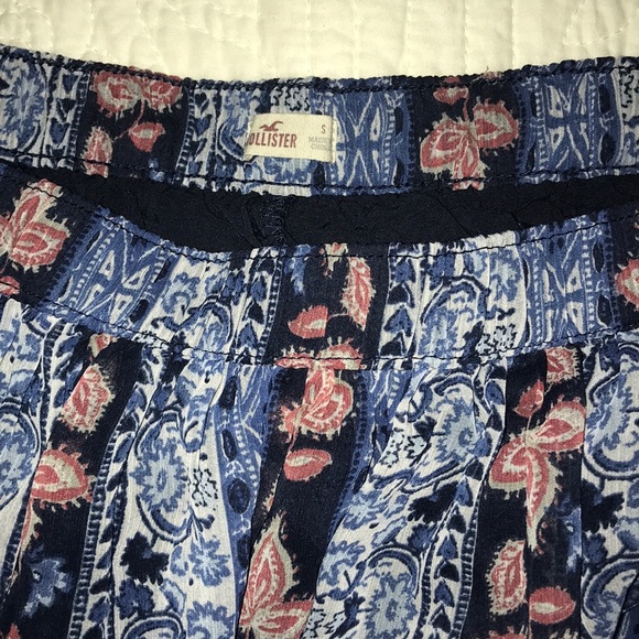 Super Cute Hollister Flowy Mini Skirt - Picture 2 of 3